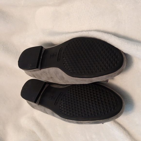Aerosoles Silver Gray Leather Flats - Picture 5 of 10